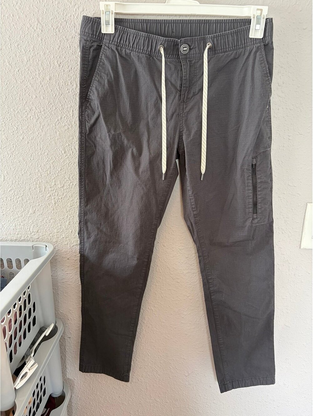 Vuori Ripstop Pant Grey size M. 28in inseam. GUC for normal color fading. No lon